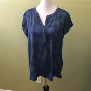Liz Claiborne geoprint capped sleeve top